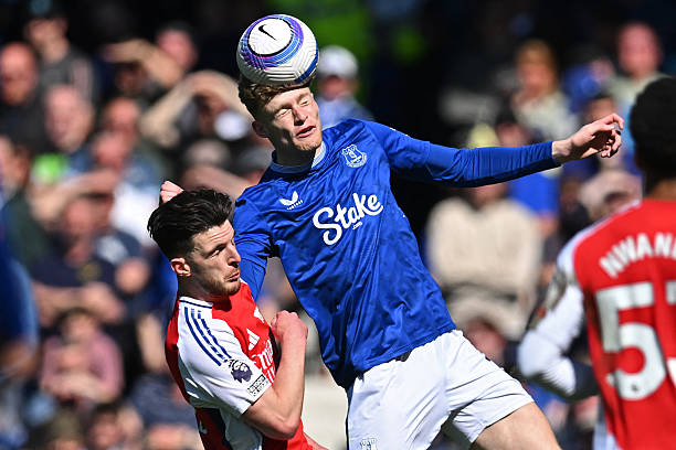 一名来自巴 一名来自巴